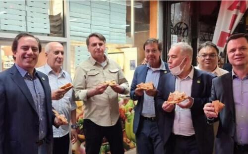 巴西总统吃比萨火遍全网：纽约不欢迎您